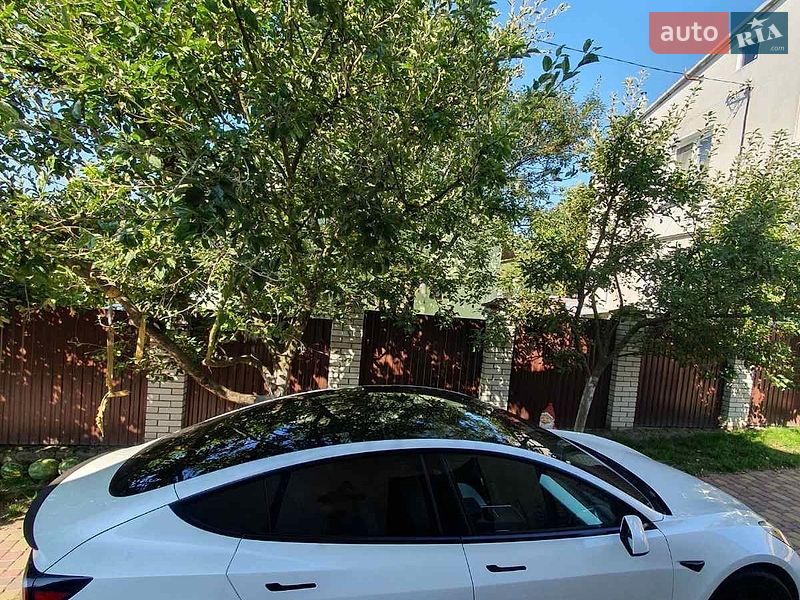 Фото Tesla Model 3 з оголошення AUTO.RIA
