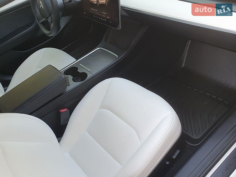 Фото Tesla Model 3 з оголошення AUTO.RIA