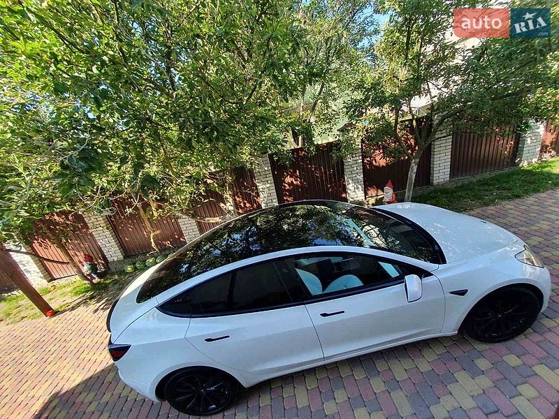 Фото Tesla Model 3 з оголошення AUTO.RIA