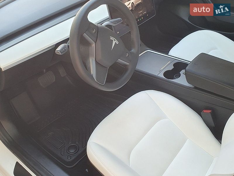 Фото Tesla Model 3 з оголошення AUTO.RIA