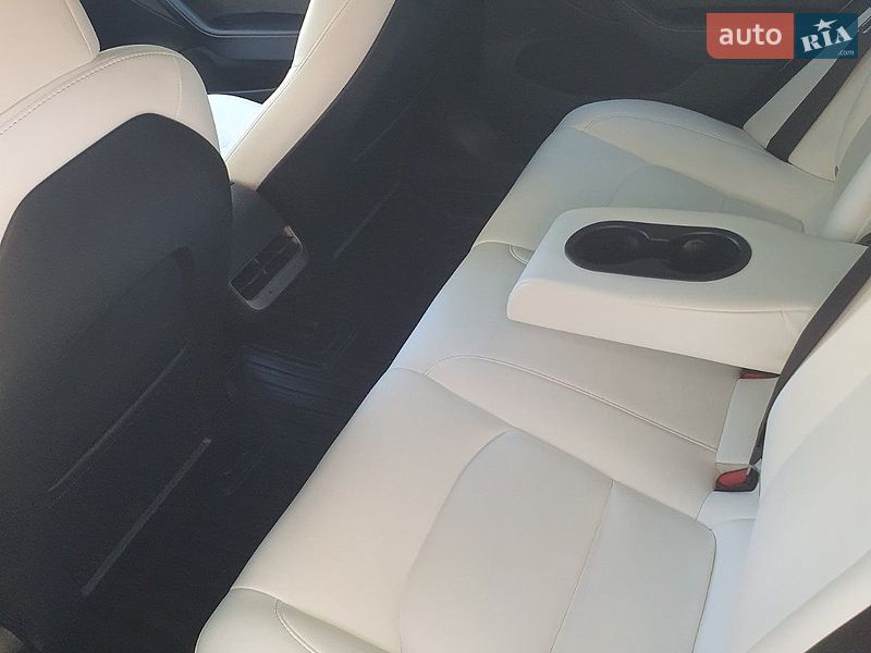 Фото Tesla Model 3 з оголошення AUTO.RIA