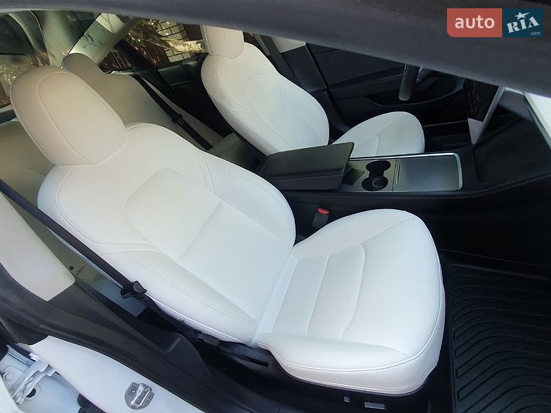 Фото Tesla Model 3 з оголошення AUTO.RIA