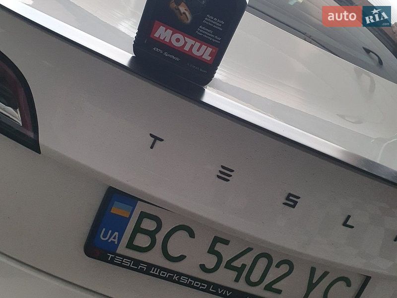 Фото Tesla Model 3 з оголошення AUTO.RIA