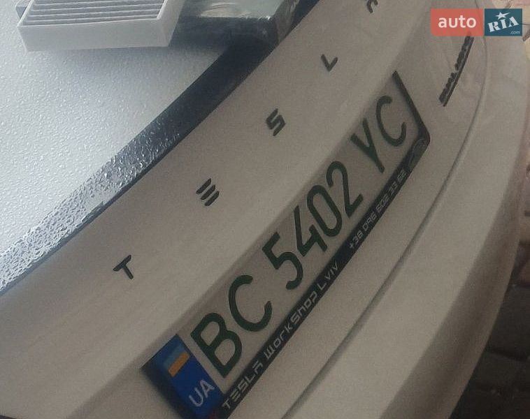 Фото Tesla Model 3 з оголошення AUTO.RIA