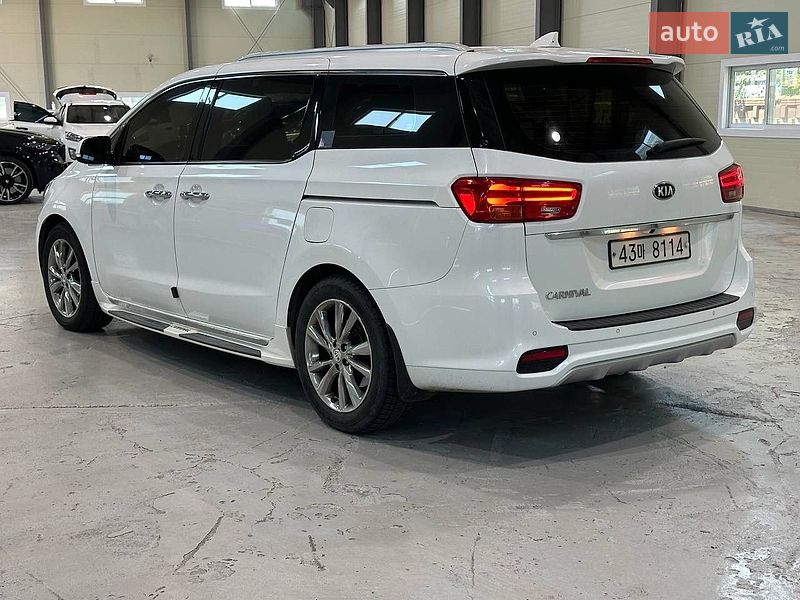 Фото Kia Carnival з оголошення AUTO.RIA