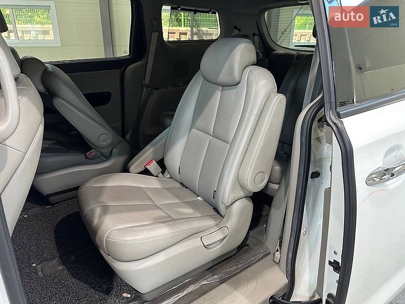 Фото Kia Carnival з оголошення AUTO.RIA