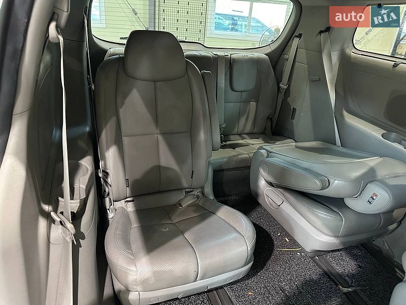 Фото Kia Carnival з оголошення AUTO.RIA