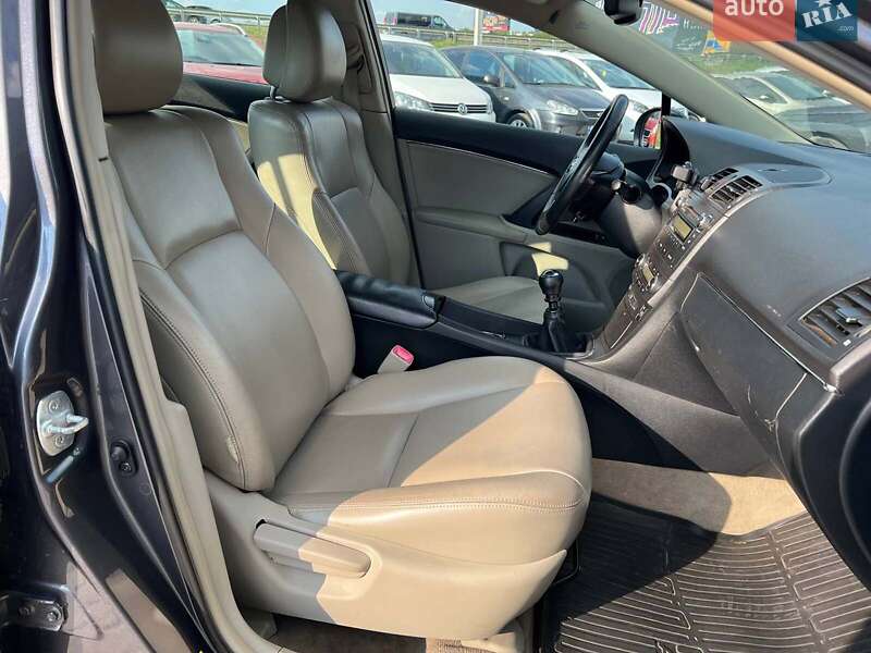 Фото Toyota Avensis з оголошення AUTO.RIA