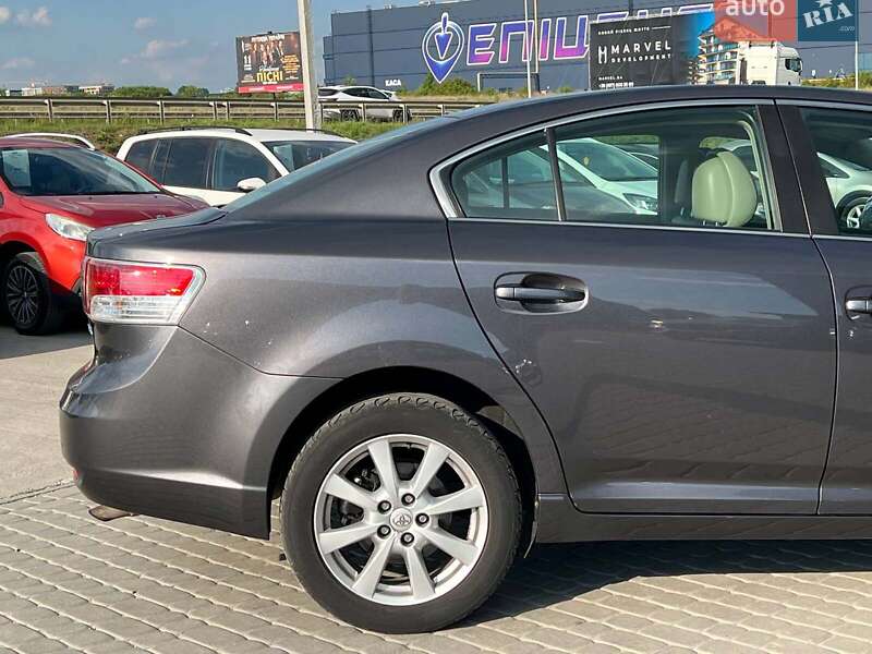 Фото Toyota Avensis з оголошення AUTO.RIA