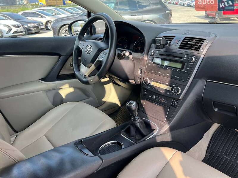 Фото Toyota Avensis з оголошення AUTO.RIA