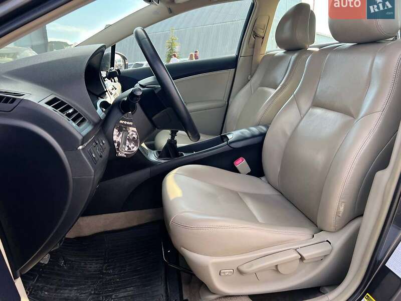 Фото Toyota Avensis з оголошення AUTO.RIA