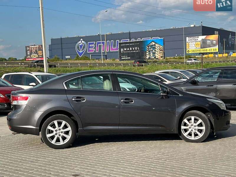 Фото Toyota Avensis з оголошення AUTO.RIA