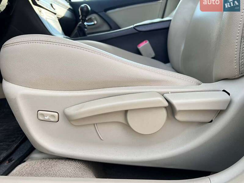 Фото Toyota Avensis з оголошення AUTO.RIA