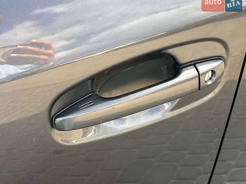 Фото Toyota Avensis з оголошення AUTO.RIA