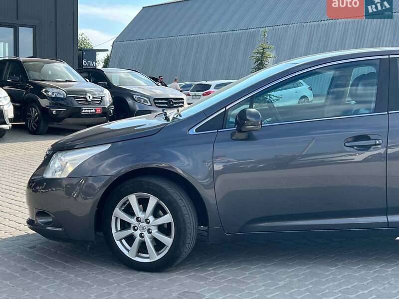 Фото Toyota Avensis з оголошення AUTO.RIA