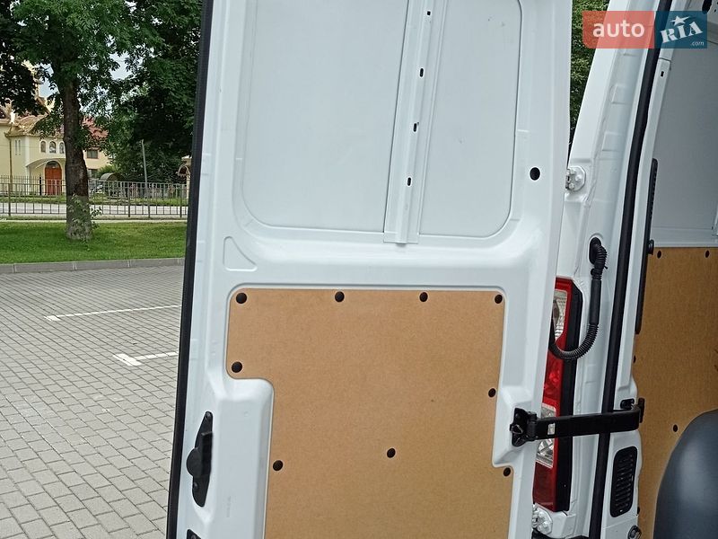 Фото Renault Master з оголошення AUTO.RIA