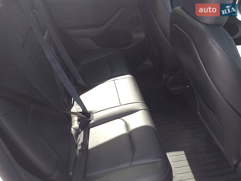 Фото Tesla Model Y з оголошення AUTO.RIA