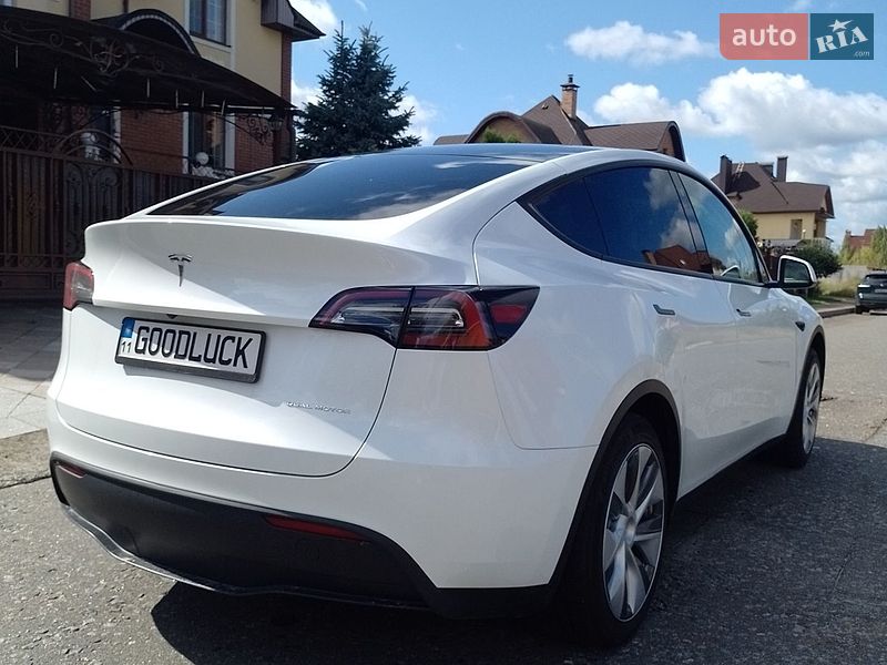 Фото Tesla Model Y з оголошення AUTO.RIA