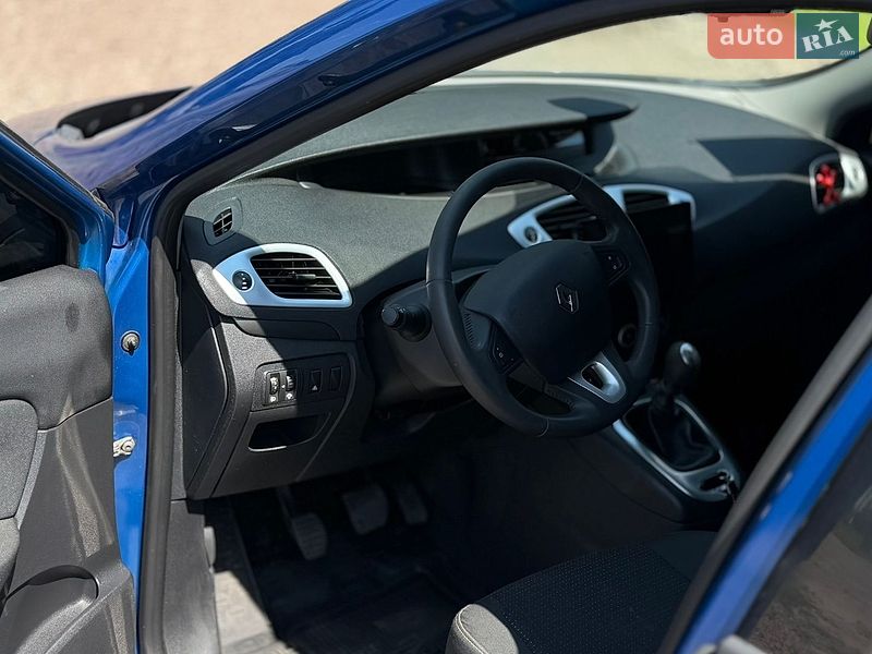Фото Renault Scenic з оголошення AUTO.RIA