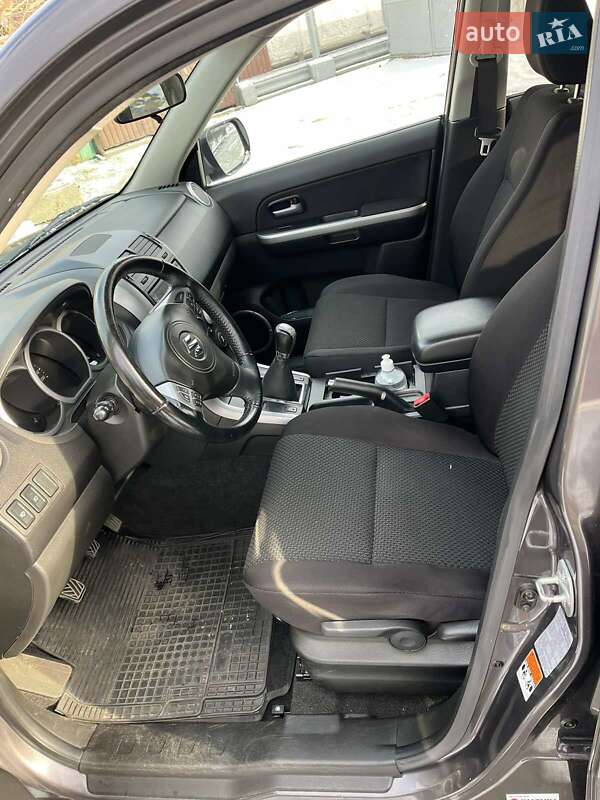 Фото Suzuki Grand Vitara з оголошення AUTO.RIA