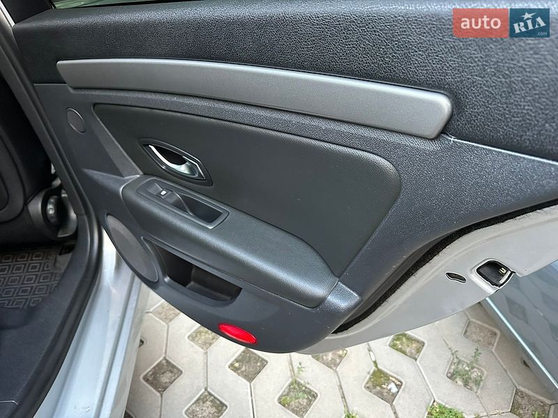 Фото Renault Laguna з оголошення AUTO.RIA
