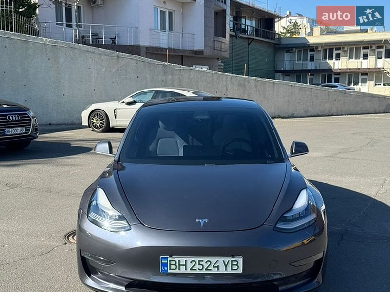 Фото Tesla Model 3 з оголошення AUTO.RIA
