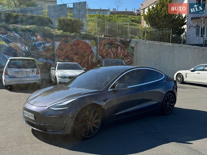 Фото Tesla Model 3 з оголошення AUTO.RIA