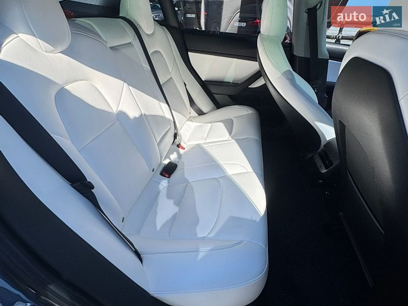 Фото Tesla Model 3 з оголошення AUTO.RIA