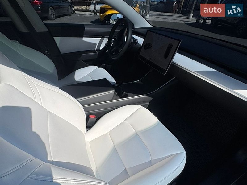Фото Tesla Model 3 з оголошення AUTO.RIA