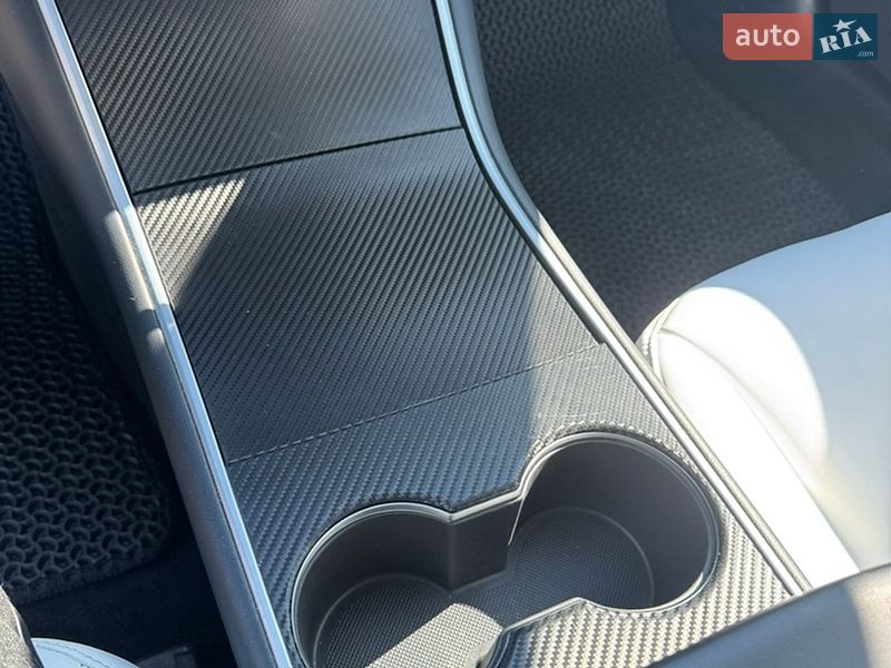 Фото Tesla Model 3 з оголошення AUTO.RIA