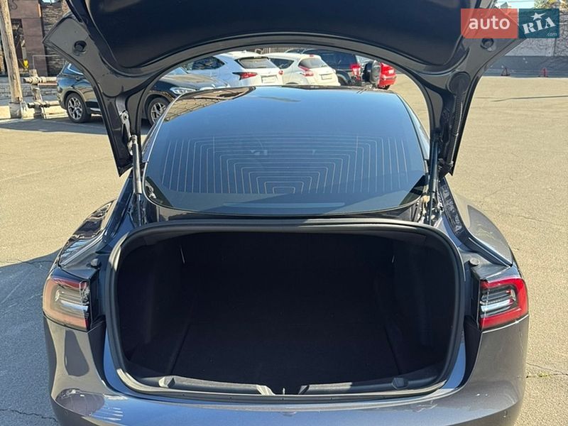 Фото Tesla Model 3 з оголошення AUTO.RIA