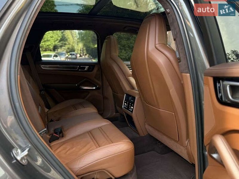 Фото Porsche Cayenne з оголошення AUTO.RIA