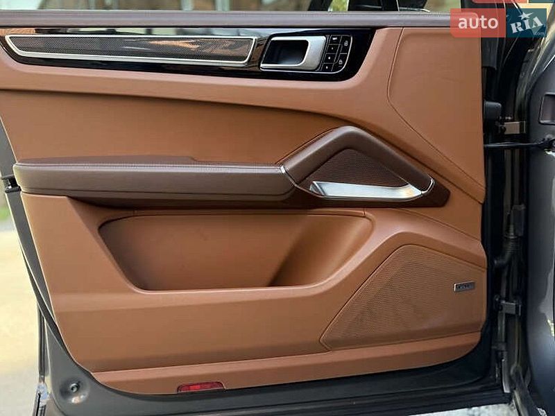 Фото Porsche Cayenne з оголошення AUTO.RIA