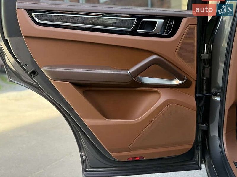 Фото Porsche Cayenne з оголошення AUTO.RIA