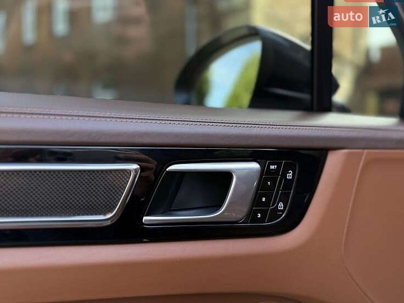 Фото Porsche Cayenne з оголошення AUTO.RIA
