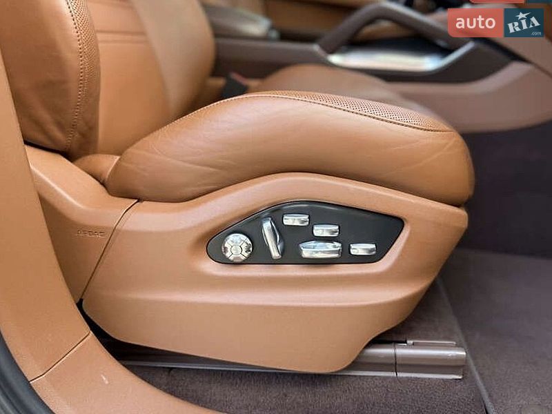 Фото Porsche Cayenne з оголошення AUTO.RIA