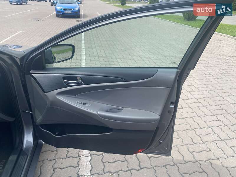 Фото Hyundai Sonata з оголошення AUTO.RIA
