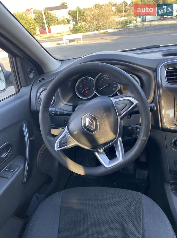 Фото Renault Logan з оголошення AUTO.RIA