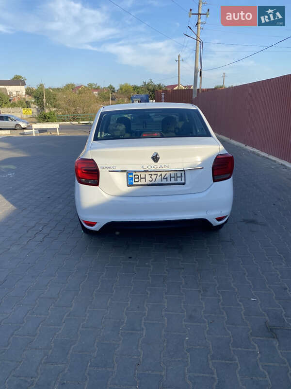 Фото Renault Logan з оголошення AUTO.RIA