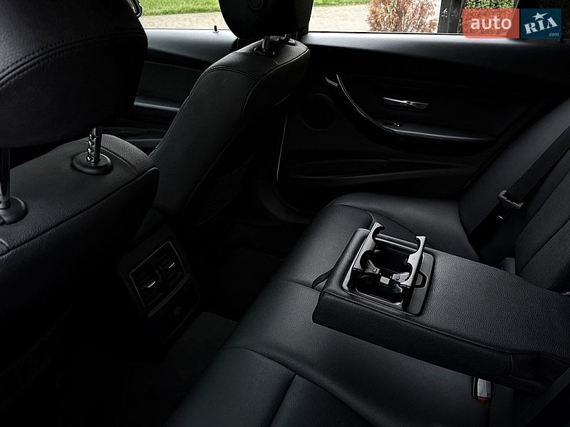 Фото BMW 3 Series з оголошення AUTO.RIA