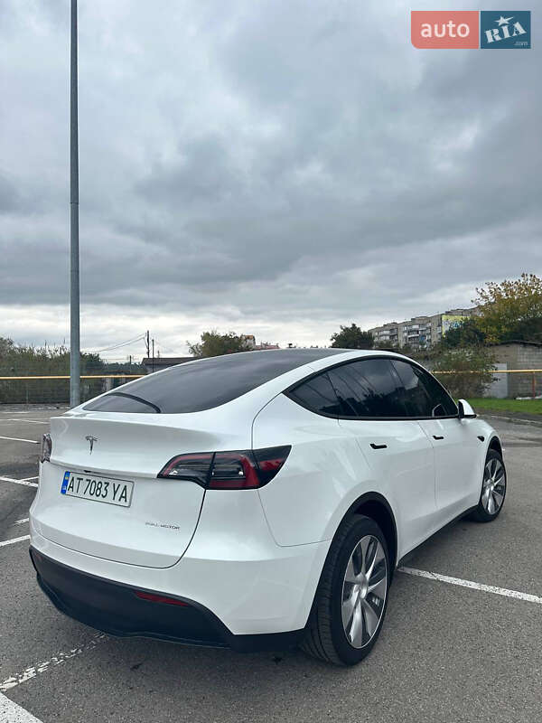 Фото Tesla Model Y з оголошення AUTO.RIA