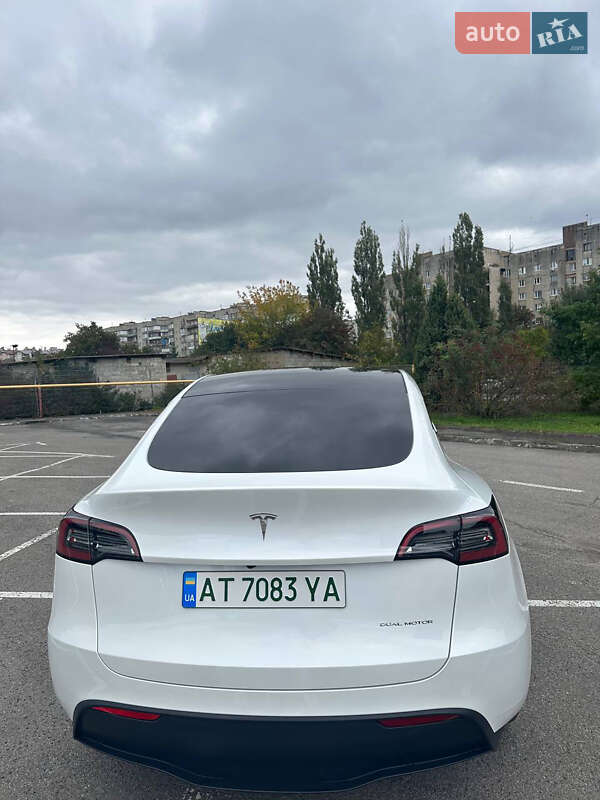 Фото Tesla Model Y з оголошення AUTO.RIA
