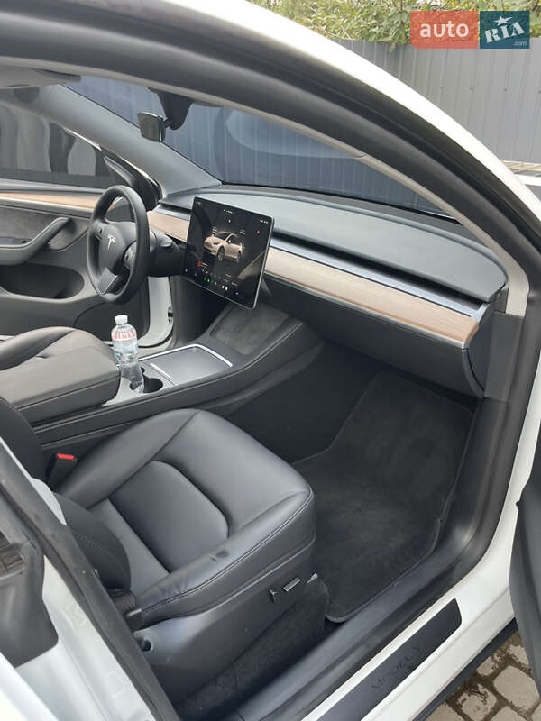 Фото Tesla Model Y з оголошення AUTO.RIA