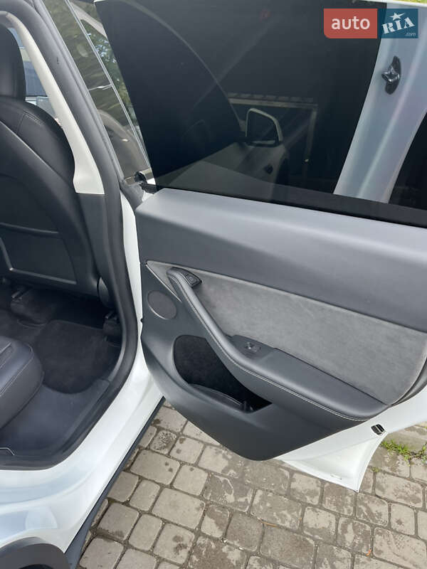 Фото Tesla Model Y з оголошення AUTO.RIA