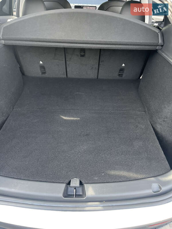 Фото Tesla Model Y з оголошення AUTO.RIA