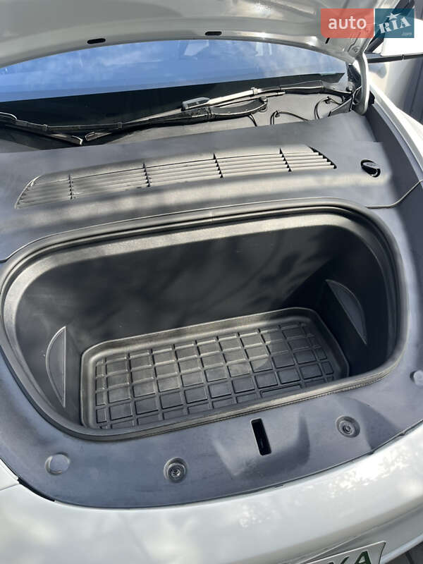 Фото Tesla Model Y з оголошення AUTO.RIA