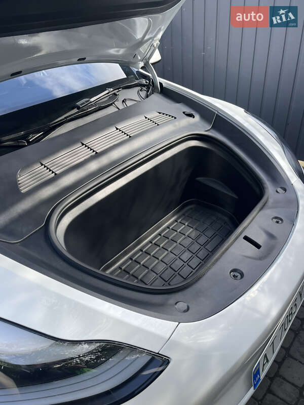 Фото Tesla Model Y з оголошення AUTO.RIA
