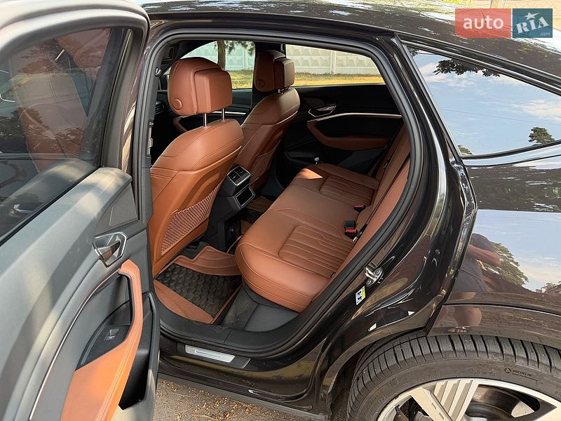 Фото Audi Q8 Sportback e-tron з оголошення AUTO.RIA