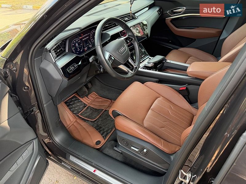 Фото Audi Q8 Sportback e-tron з оголошення AUTO.RIA