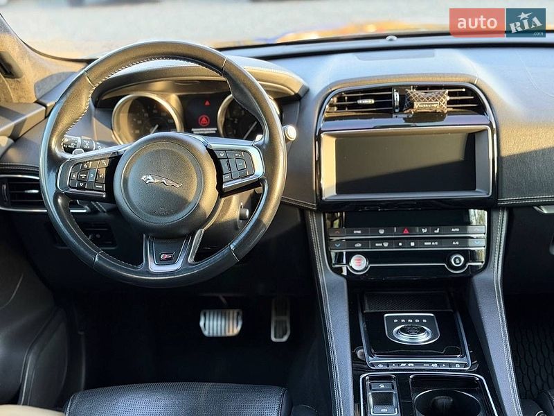 Фото Jaguar F-Pace з оголошення AUTO.RIA